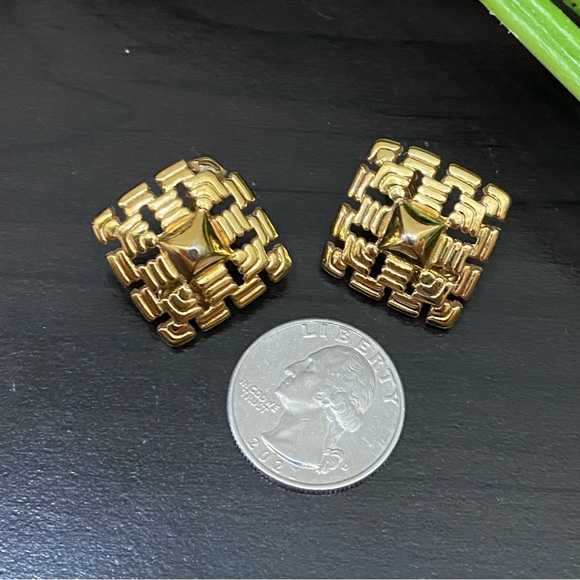 Vintage 70’s MONET Gold-tone Geometric Square Weave Clip Earrings - Picture 10 of 14